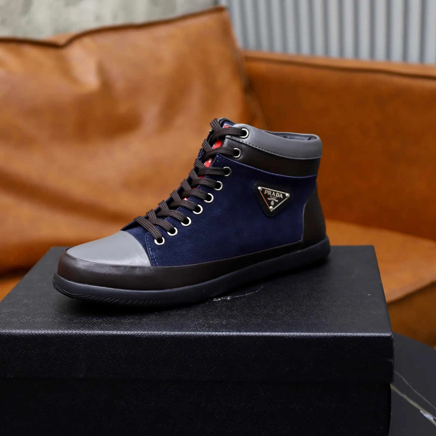 Ex-factory price: 480💰🙅‍♂️🙅‍♂️🙅‍♂️ Brand: PRADA Standard code: 38-44 (45 customized) Grade: Same as the official website Material: Original high-end leather splicing surface Comfortable and breathable sheepskin lining Lightweight, soft and wear-resistant outsole Style category: Men's fashion casual shoes Sports shoes Distinguished luxury brand elements Top luxury Color: actual picture color